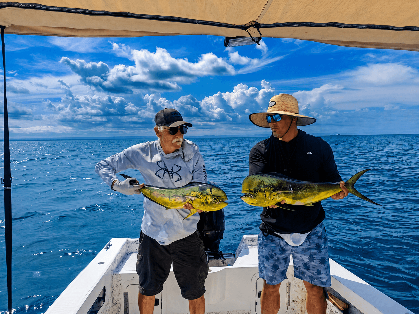Dos amigos con su dorado